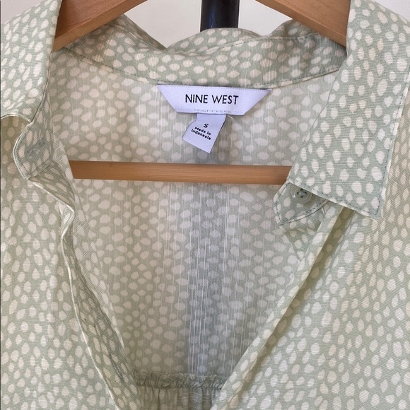 Nine West Green Short Sleeve Button Down Shirt - Picture 2 of 4